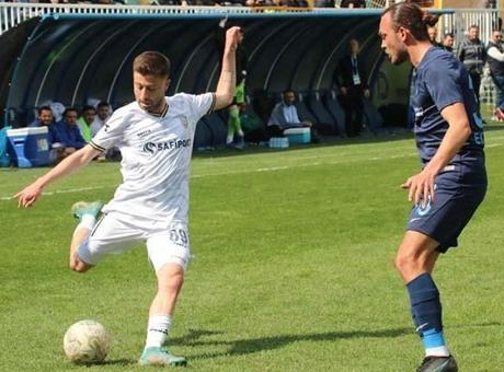 Silahlı saldırıya uğrayan 27 yaşındaki genç futbolcu hayatını kaybetti