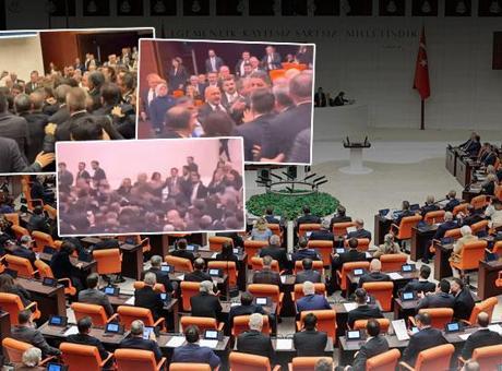 Son dakika haberi: Meclis'te yumruk yumruğa kavga