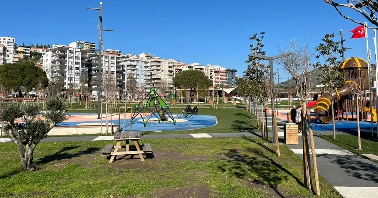 CHP’lilerin açtığı davalar nedeniyle inşaatı üç kez durmuştu... İzmir’in ilk Millet Bahçesi Bergama’da açılıyor