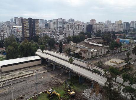 Adana’da, James Bond’un üzerinden geçtiği köprü yıkılıyor