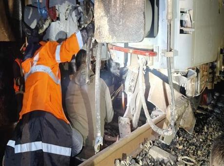 Balıkesir'de facianın eşiğinden dönüldü! Yolcu treni raydan çıktı