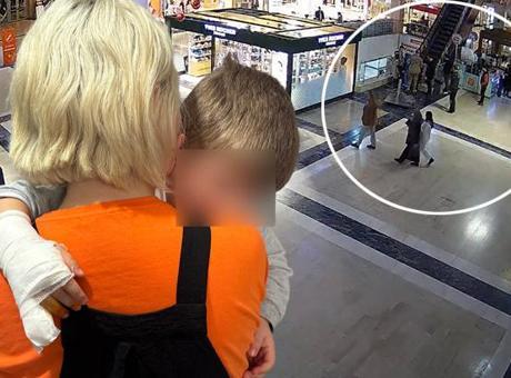 AVM'de dehşet anları! 3 yaşındaki çocuğun parmağı yürüyen merdivende koptu