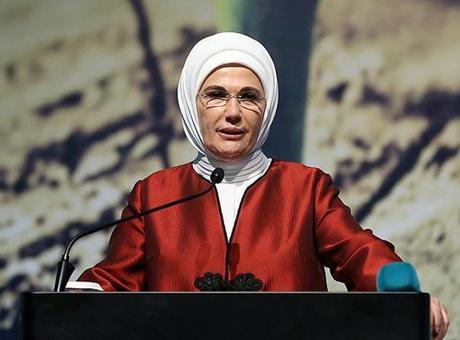 Emine Erdoğan: Toplumumuzun kurucu kodlarına, hamiyet kültürüne sımsıkı sarılmalıyız