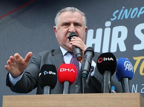 Gençlik ve Spor Bakanı Bak: Çocukları kötü alışkanlıklardan uzak tutalım, spor salonlarına götürelim