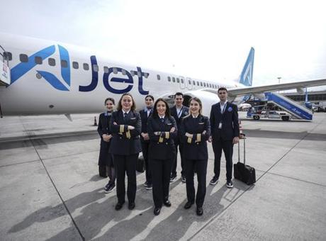 Gökyüzünün 'pilot anneleri' gökyüzünde büyük sorumluluk, yerde zor ayrılık yaşıyorlar! Çocuklarından saatlerce haber alamıyorlar