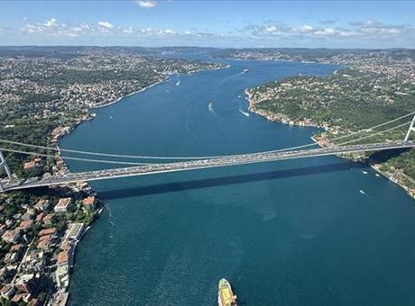İstanbul Boğazı'nda gemi trafiği çift yönlü askıya alındı