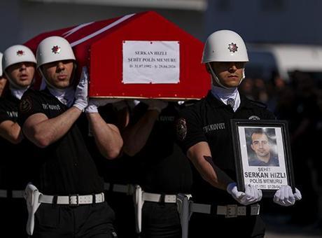 İzmir'de kazada şehit olan polis memuru Serkan Hızlı'nın cenazesi memleketine uğurlandı