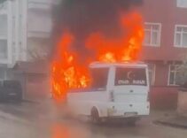 Kırıkkale'de yolcu minibüsü alev alev yandı
