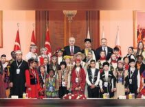 Numan Kurtulmuş dünya çocuklarını kabul etti: 23 Nisan’ın neşesini kendi ülkelerinize taşıyın