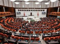 SON DAKİKA! Kanun teklifi TBMM'de kabul edildi: Doğum izni uzatıldı, sosyal medyaya yaş sınırı geldi