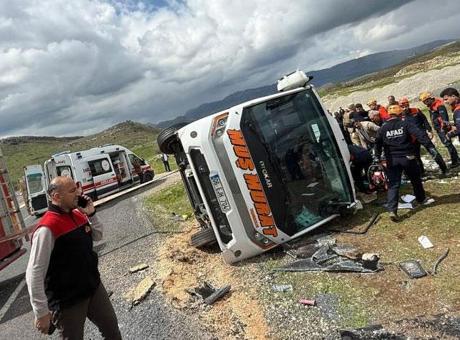 Son dakika kaza haberleri: Diyarbakır’da yolcu otobüsü devrildi! Ölü ve yaralılar var