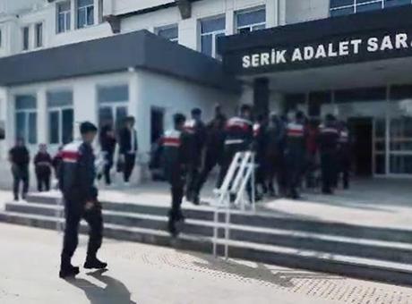 Tefecilik ve kara para ağı deşifre oldu! Lüks araçlardan tarlalara kadar her şeye el konuldu