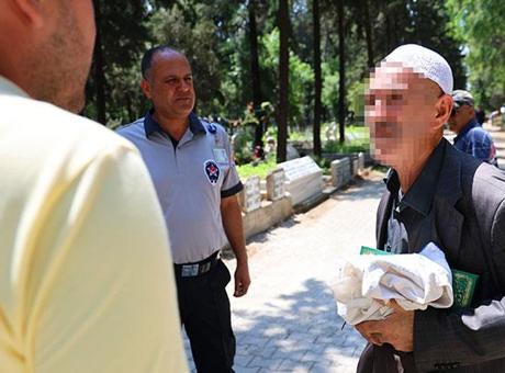 Adana'da mezarlıkta 'sahte hoca' denetimi! Tek tek sınava tabi tutuldular