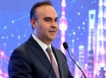 Bilim Olimpiyatları'nda madalya alan öğrencilere Bakan Kacır'dan tebrik
