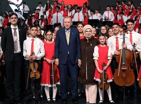 Cumhurbaşkanı Erdoğan, Cumhurbaşkanlığı Çocuk Orkestrası ve Korosu Konseri'ni dinledi