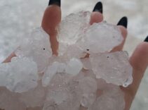 Hatay ve Osmaniye’de sağanak ve dolu hayatı felç etti! Yollar çöktü, evleri su bastı, dereler taştı