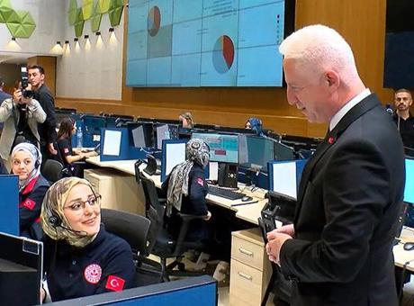 İstanbul Valisi Gül'den 112 Acil Çağrı Merkezi'ne bayram ziyareti