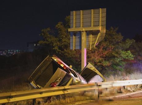 İzmir’de facia! Takla atan araçta 2 genç hayatını kaybetti