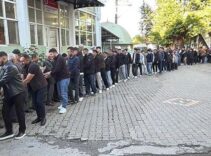 Köy meydanında insan zinciri! Çanakkale'de asırlık gelenek bir kez daha yaşatıldı