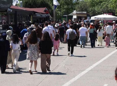 Kurban Bayramı’nda İstanbul'da sahiller doldu, Adalar Hattı'nda kuyruk oluştu