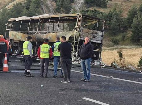 Son dakika: Denizli'de yolcu otobüsü yandı! 1'i bebek 8 can kaybı, 33 yaralı