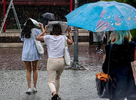 SON DAKİKA HAVA DURUMU HABERİ: Meteoroloji ve AKOM'dan İstanbul için kritik uyarı! Radara girdi, 4 ilçeye alarm