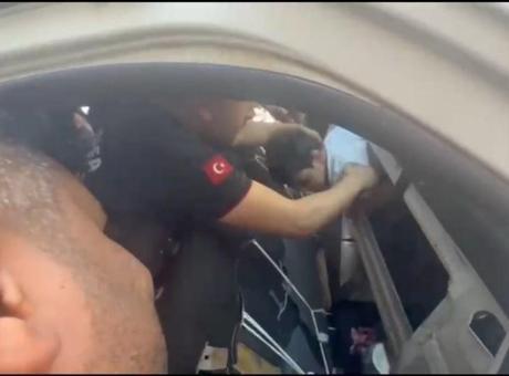 5 yaşındaki çocuğu saatlerce her yerde aradılar! Aracın bagajında kilitli kaldığı ortaya çıktı