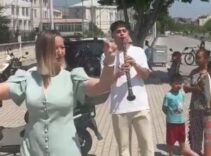 5 yıllık dava bitti! Boşanma kararı çıkınca davul zurna getirdi