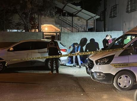 Adana'dan kan donduran kardeş cinayeti! Biri bıçağa diğeri silaha sarıldı