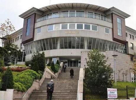 Akçakoca'da görevden uzaklaştırılan belediye başkanının yerine AK Parti'li Meclis Üyesi Ünal vekil seçildi