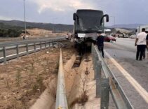 Aydın'da feci kaza! Otomobille yolcu otobüsü çarpıştı: 9 kişi yaralandı
