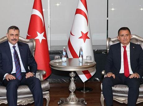 Bakan Çiftçi temaslar için KKTC'ye geldi