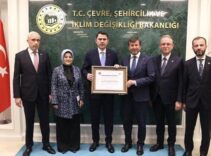 Bakan Kurum'a Pazarlar Belediyesince 'fahri hemşehrilik beratı' verildi