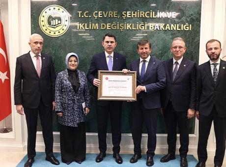 Bakan Kurum'a Pazarlar Belediyesince 'fahri hemşehrilik beratı' verildi