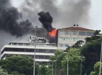 Beyoğlu'nda 5 katlı binada yangın