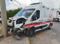 Bitlis'te feci kaza! Ambulans ile otomobil çarpıştı: 10 yaralı