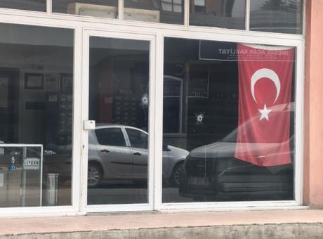 Bursa'da iş yerine kurşun yağmuru! Motosikletli saldırganlar kayıplara karıştı