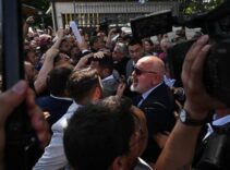 CHP'liler arasında Meclis'in giriş kapılarında gerginlik