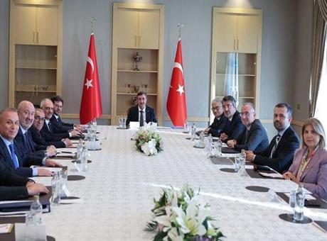 Cumhurbaşkanı Yardımcısı Yılmaz, Ekonomi Politikaları Kurulu üyeleriyle bir araya geldi