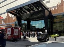 Elazığ'da otel yangını! Çatıdan yükselen dumanlar paniğe yol açtı