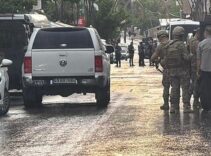 Engelli kardeşini ve polis memurunu yaraladı, operasyonla etkisiz hale getirildi