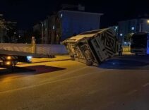 Eskişehir’de otomobilin çarptığı işçi servisi devrildi: 7 yaralı