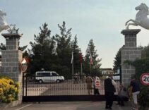 Halı sahada başladı, 4 ile sıçradı! Hipodromlara taşınan taşlı sopalı kavgada 2 ölü, 11 yaralı