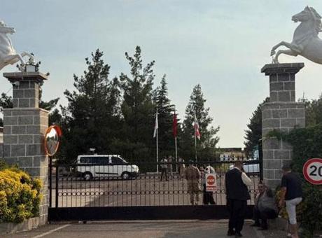 Halı sahada başladı, 4 ile sıçradı! Hipodromlara taşınan taşlı sopalı kavgada 2 ölü, 11 yaralı