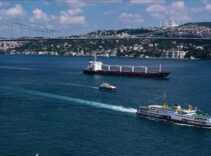 İstanbul Boğazı'nda gemi trafiği çift yönlü durduruldu