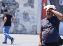 İstanbul kavruluyor! Vatandaşlar ve turistler Eminönü'ne akın etti