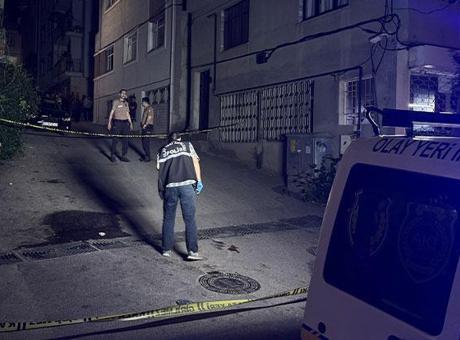 Kahve masasında başlayan tartışma sokağa taştı! Silahı çekip dehşet saçtı: 2 yaralı
