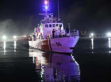 Karadeniz'deki saldırıda ölen balıkçının cenazesi ve yaralılar, İnebolu Limanı'na getirildi