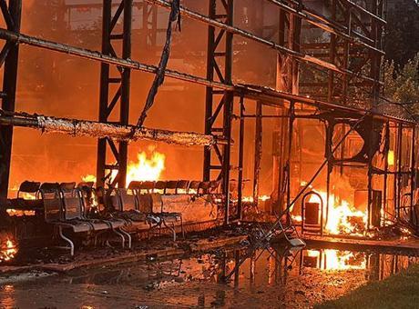 Kastamonu'da yıldırım düşen jimnastik salonunda yangın çıktı