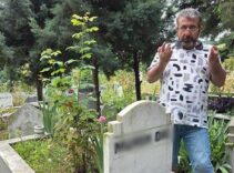 Kiracısına 4 aydır ulaşamıyordu! Kalkıp mezarlığa gitti: Duyanlar kulaklarına inanamadı